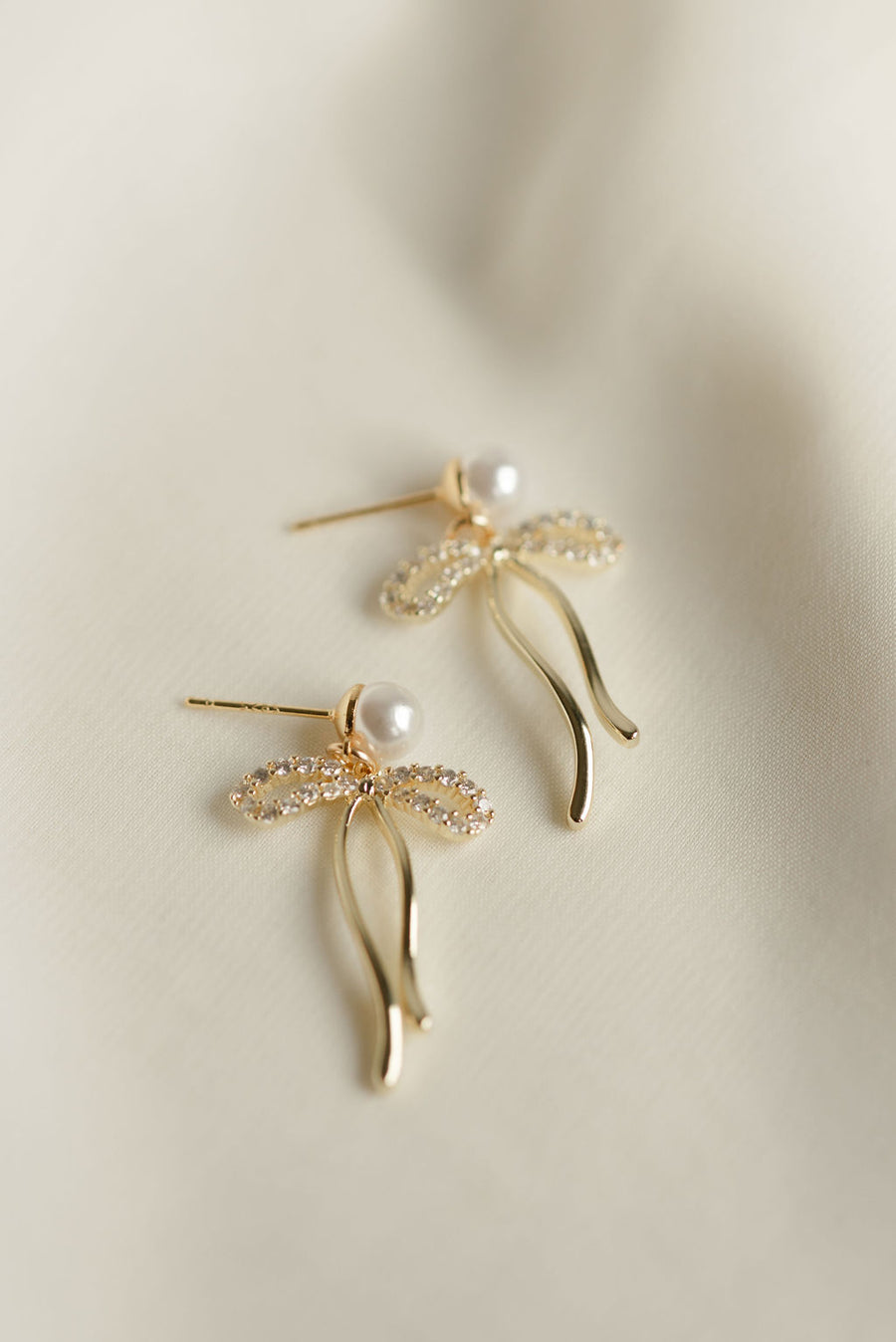 Dangly Bow Earrings - Pearl