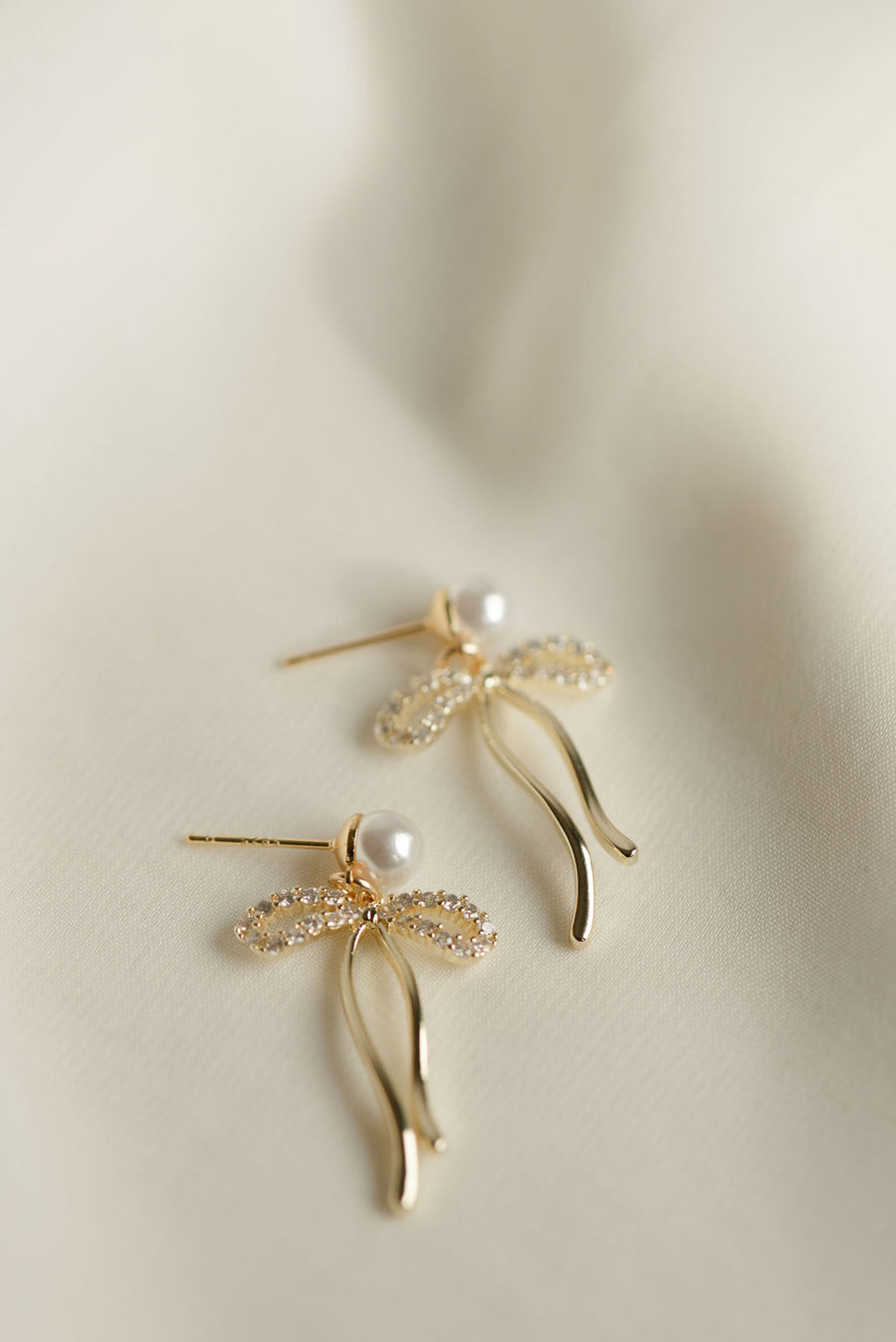 Dangly Bow Earrings - Pearl