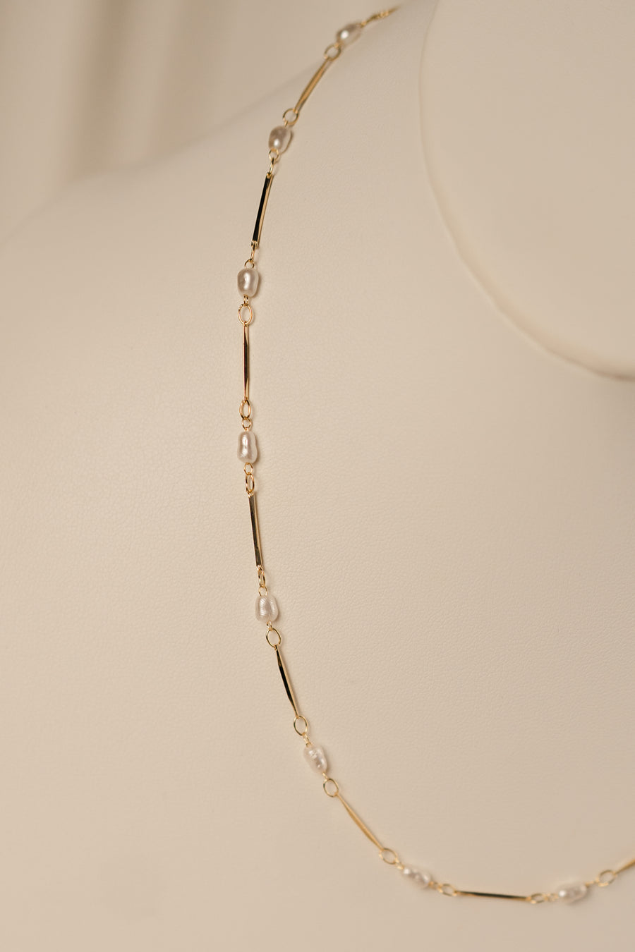 Piper Pearl Bar Necklace